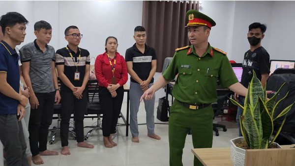 Băng nhóm đội lốt công ty luật ở TP.HCM đòi nợ thuê hơn 988 tỉ đồng ra sao?