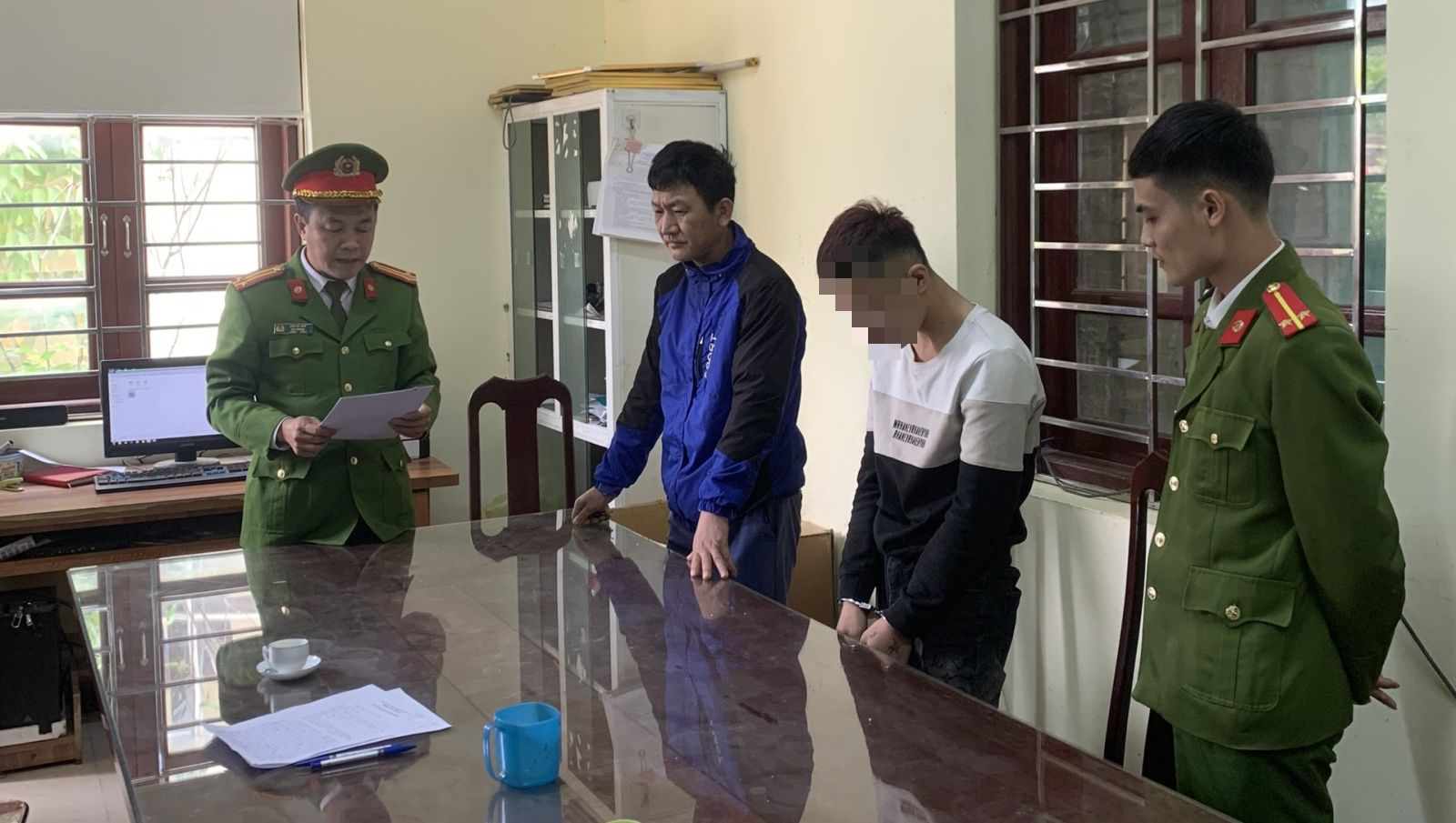 Bắt khẩn cấp thiếu niên khiến nữ sinh lớp 7 mang bầu, sinh con tại nhà