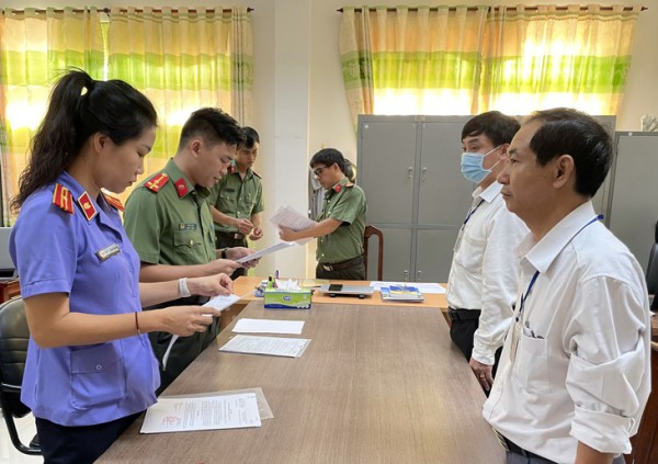 Bắt tạm giam Phó chi cục trưởng Chi cục thủy sản tỉnh Bà Rịa - Vũng Tàu Bắt tạm giam Phó chi cục trưởng Chi cục thủy sản tỉnh Bà Rịa - Vũng Tàu