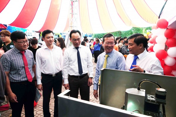 Bí thư T.Ư Đoàn Nguyễn Minh Triết dự khai mạc Tư vấn mùa thi Báo Thanh Niên Bí thư T.Ư Đoàn Nguyễn Minh Triết dự khai mạc Tư vấn mùa thi Báo Thanh Niên