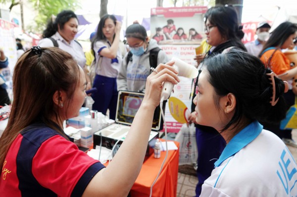 Bí thư T.Ư Đoàn Nguyễn Minh Triết dự khai mạc Tư vấn mùa thi Báo Thanh Niên Bí thư T.Ư Đoàn Nguyễn Minh Triết dự khai mạc Tư vấn mùa thi Báo Thanh Niên