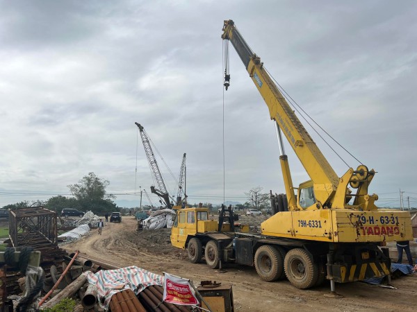 Bình Định: Kiên quyết loại bỏ những nhà thầu thi công đường kém chất lượng Bình Định: Kiên quyết loại bỏ những nhà thầu thi công đường kém chất lượng