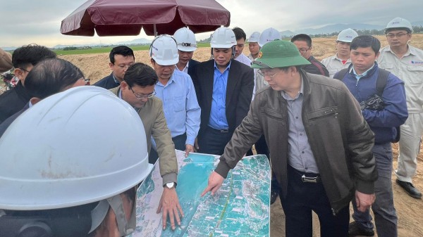 Bình Định: Kiên quyết loại bỏ những nhà thầu thi công đường kém chất lượng Bình Định: Kiên quyết loại bỏ những nhà thầu thi công đường kém chất lượng