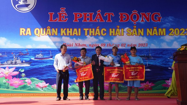 Bình Định: Thủ phủ tàu câu cá ngừ đại dương xông biển đầu năm