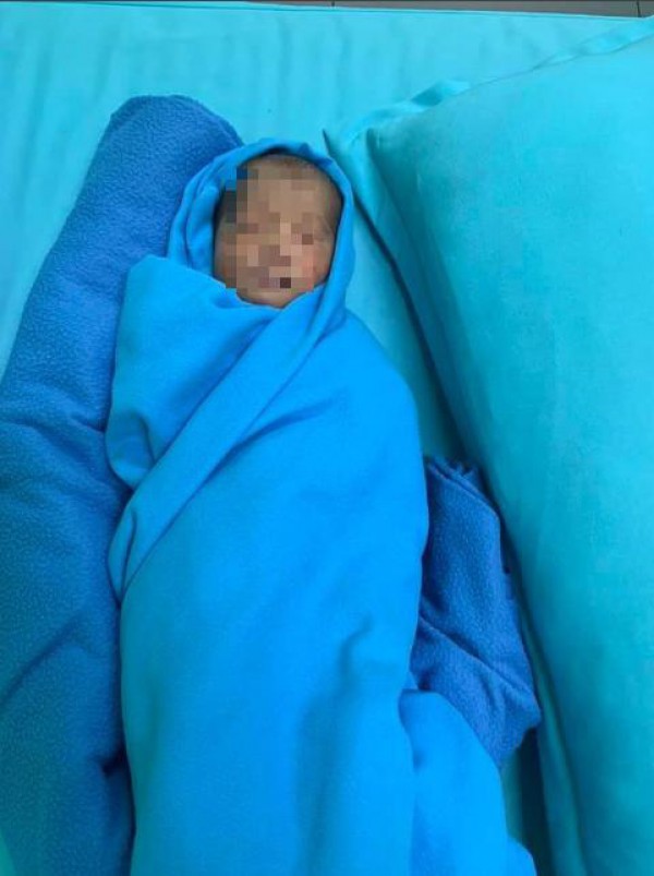 Bình Dương: Tìm thân nhân bé trai 2 tuần tuổi bị bỏ rơi sau trường mầm non Bình Dương: Tìm thân nhân bé trai 2 tuần tuổi bị bỏ rơi sau trường mầm non