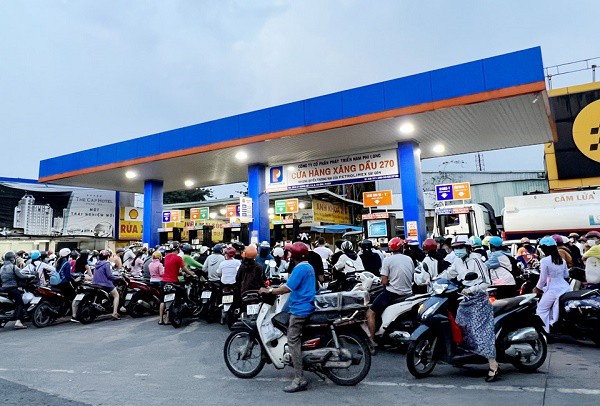 Bộ Công Thương điều hành giá xăng dầu: Chuyên gia lên tiếng Bộ Công Thương điều hành giá xăng dầu: Chuyên gia lên tiếng