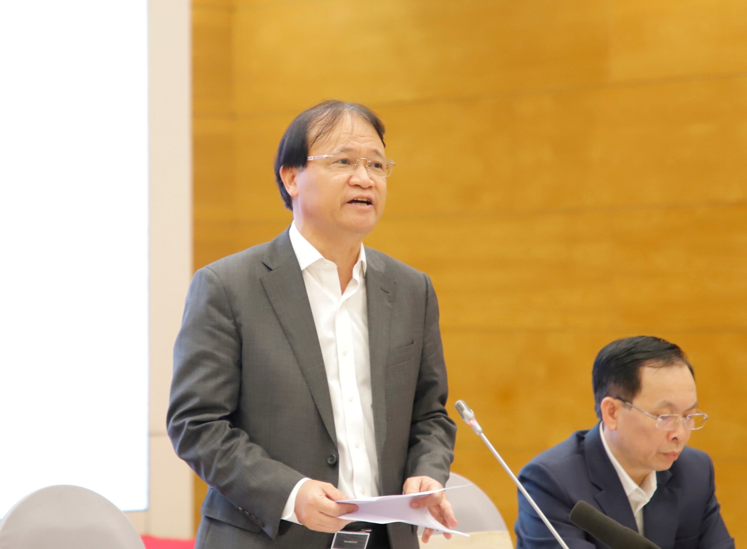 Bộ Công Thương nói về việc xử lý khoản lỗ 31.000 tỷ đồng của EVN Bộ Công Thương nói về việc xử lý khoản lỗ 31.000 tỷ đồng của EVN