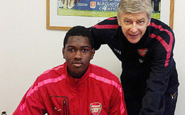 CLB Công An Hà Nội chiêu mộ cựu cầu thủ của Arsenal