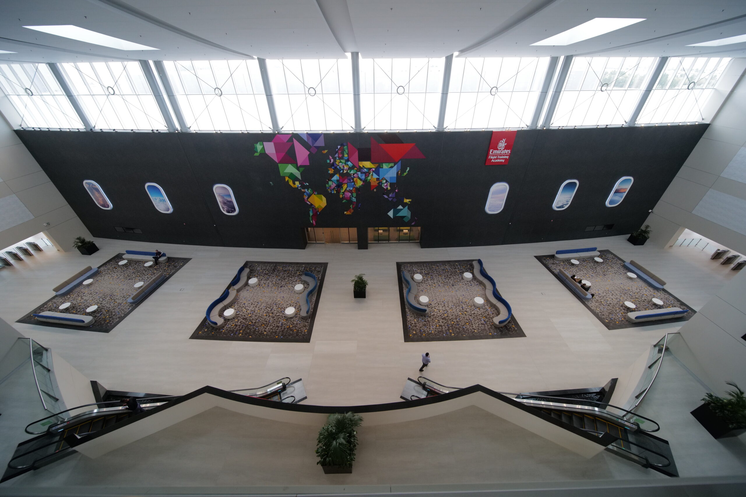 Có gì đặc biệt bên trong Học viện đào tạo phi công của hãng hàng không Emirates?