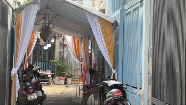 Công an điều tra vụ hai người đàn ông rơi từ tầng 2 xuống đất sau buổi tiệc