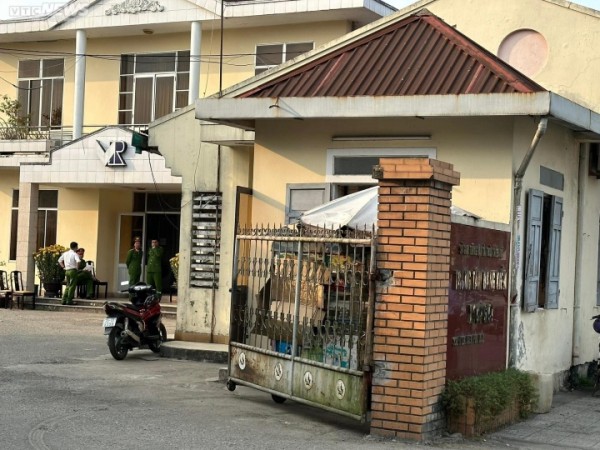 Công an khám xét tại Trung tâm Đăng kiểm xe cơ giới Thừa Thiên - Huế Công an khám xét tại Trung tâm Đăng kiểm xe cơ giới Thừa Thiên - Huế
