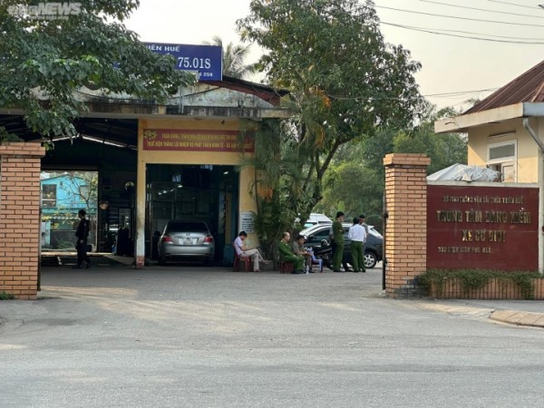 Công an khám xét tại Trung tâm Đăng kiểm xe cơ giới Thừa Thiên - Huế Công an khám xét tại Trung tâm Đăng kiểm xe cơ giới Thừa Thiên - Huế