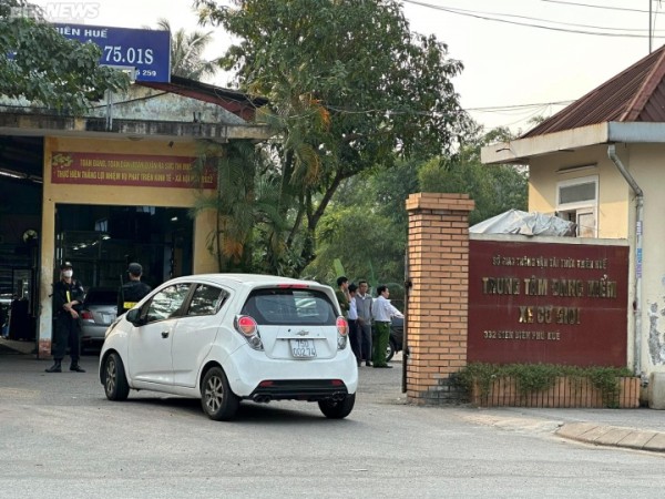 Công an khám xét tại Trung tâm Đăng kiểm xe cơ giới Thừa Thiên - Huế Công an khám xét tại Trung tâm Đăng kiểm xe cơ giới Thừa Thiên - Huế