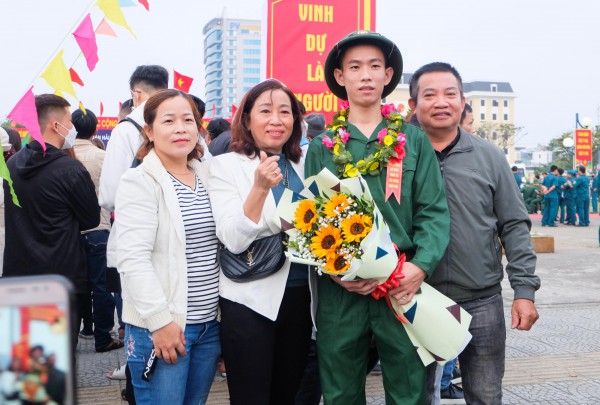 Đà Nẵng: Cán bộ, nhân viên Sở NN-PTNT gác lại công việc lên đường nhập ngũ