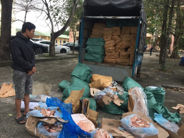 Gần 6 tấn sản phẩm động vật nhét trong 172 bao tải ở vùng biên Quảng Trị