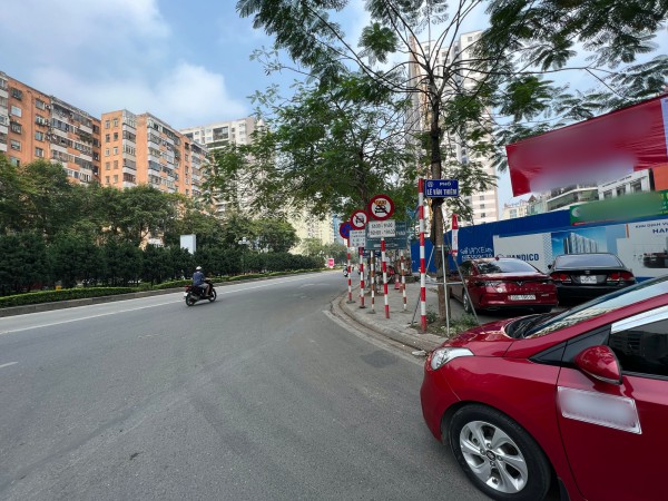 Hà Nội nên dừng hay tiếp tục cấm taxi ở nhiều tuyến phố? Hà Nội nên dừng hay tiếp tục cấm taxi ở nhiều tuyến phố?