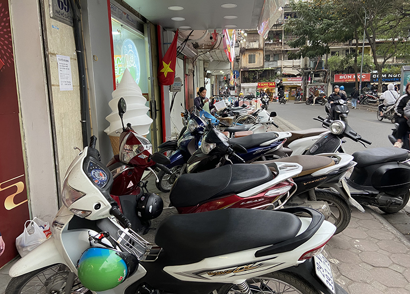 Hệ luỵ từ cho thuê vỉa hè Hệ luỵ từ cho thuê vỉa hè