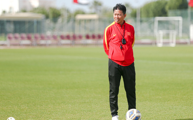 HLV Hoàng Anh Tuấn: “30 cầu thủ đang tập huấn tại tây Á đều xứng đáng được chọn”