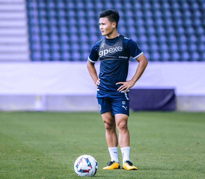 HLV Philippe Troussier gặp Quang Hải tại Pháp