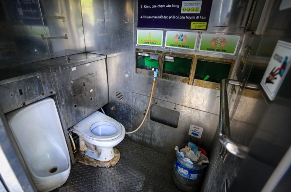 Hoa hậu Nguyễn Thanh Hà: Đừng để nhà vệ sinh công cộng thành 