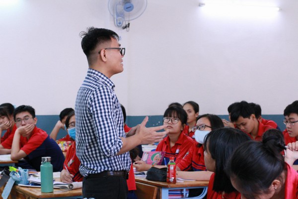 Học ngữ văn qua ChatGPT: Lợi bất cập hại