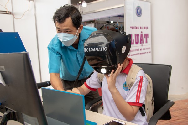 Học sinh Bình Dương 