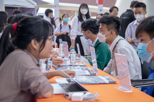 Học sinh Bình Dương 