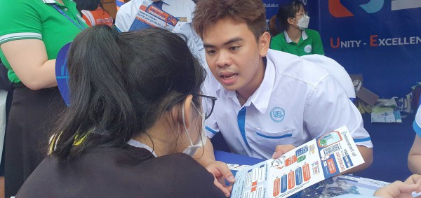 Học sinh Đồng Nai hào hứng với ngày hội Tư vấn mùa thi Báo Thanh Niên Học sinh Đồng Nai hào hứng với ngày hội Tư vấn mùa thi Báo Thanh Niên