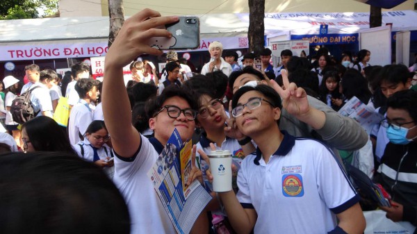 Học sinh Đồng Nai hào hứng với ngày hội Tư vấn mùa thi Báo Thanh Niên Học sinh Đồng Nai hào hứng với ngày hội Tư vấn mùa thi Báo Thanh Niên