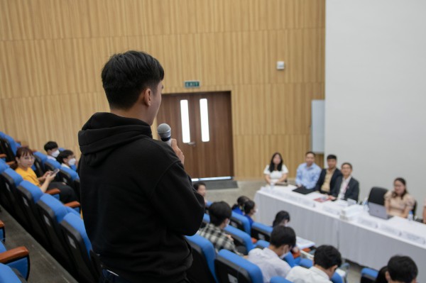 Học sinh hỏi, giảng viên Học sinh hỏi, giảng viên