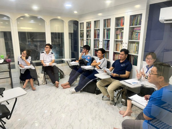 Học viên Apax Leaders có thể học miễn phí ở trung tâm tiếng Anh khác