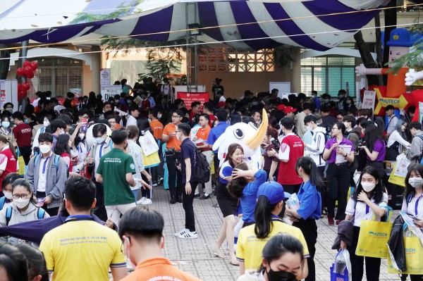 Khai mạc chương trình Tư vấn mùa thi năm 2023: Định hướng chọn ngành phù hợp