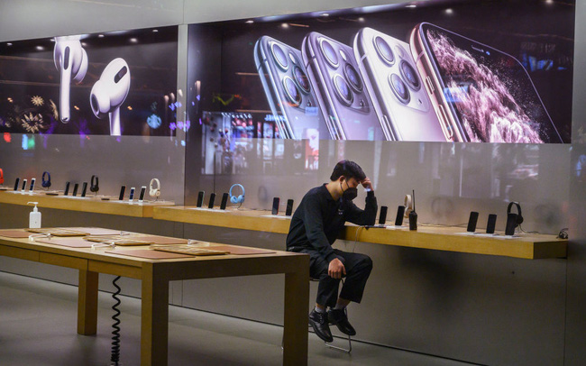 Lợi nhuận Apple suy giảm lần đầu sau 7 năm