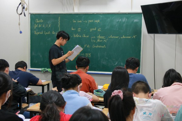 Luyện thi IELTS trong bao lâu để được tuyển thẳng đại học, có học bổng? Luyện thi IELTS trong bao lâu để được tuyển thẳng đại học, có học bổng?