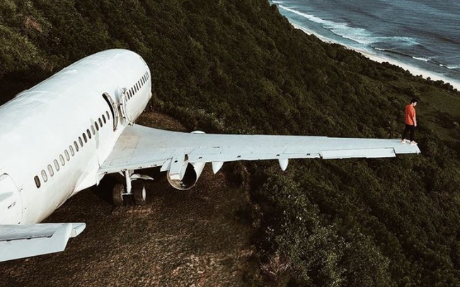 Máy bay "về hưu" được tân trang thành villa độc nhất vô nhị trên vách núi