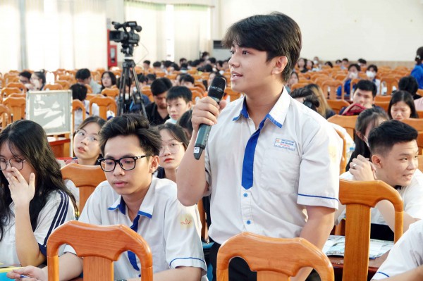 Mê thể thao nhưng ba mẹ bắt thi kiến trúc, phải làm sao? Mê thể thao nhưng ba mẹ bắt thi kiến trúc, phải làm sao?