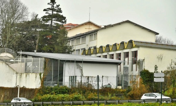 Một học sinh trung học đâm chết giáo viên ngay tại trường