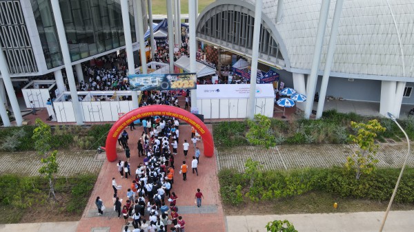 Náo nhiệt, hào hứng trong chương trình tư vấn mùa thi tại Bình Dương Náo nhiệt, hào hứng trong chương trình tư vấn mùa thi tại Bình Dương