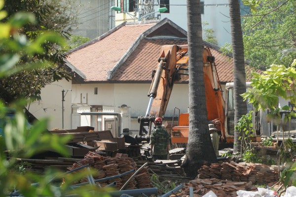 Nha Trang: Tiến hành tháo dỡ Khu nghỉ dưỡng Ana Mandara chắn biển Nha Trang: Tiến hành tháo dỡ Khu nghỉ dưỡng Ana Mandara chắn biển