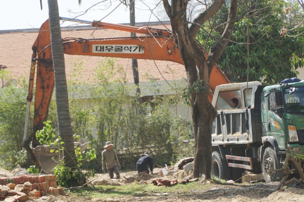 Nha Trang: Tiến hành tháo dỡ Khu nghỉ dưỡng Ana Mandara chắn biển Nha Trang: Tiến hành tháo dỡ Khu nghỉ dưỡng Ana Mandara chắn biển