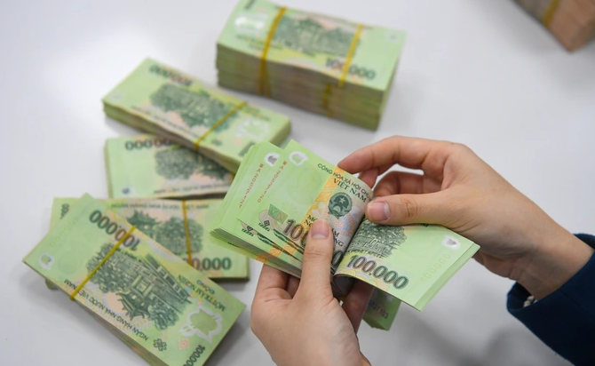 Nhân viên ngân hàng có thu nhập mỗi tháng mua được hơn 6 chỉ vàng Nhân viên ngân hàng có thu nhập mỗi tháng mua được hơn 6 chỉ vàng