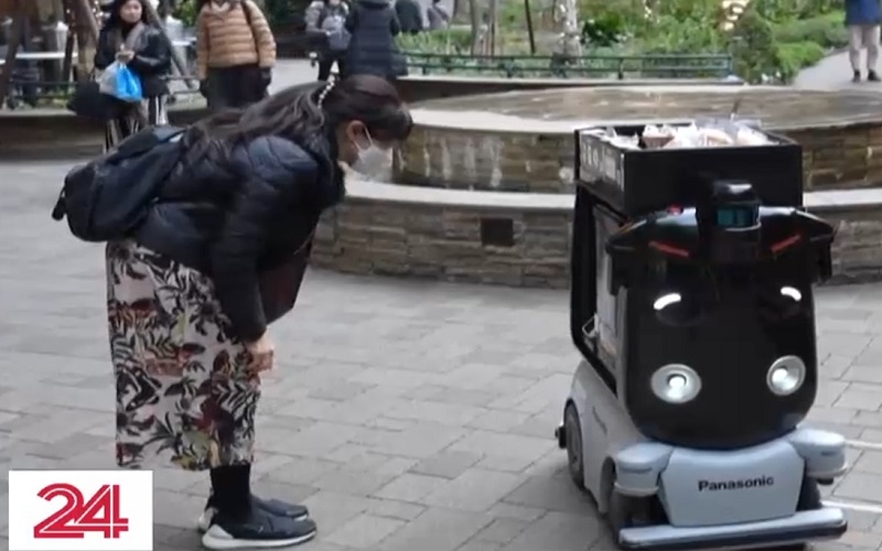 Nhật Bản cấp phép lưu hành robot giao hàng