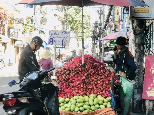 Nhiều loại trái cây giá siêu rẻ, dân TP.HCM lại chung tay Nhiều loại trái cây giá siêu rẻ, dân TP.HCM lại chung tay