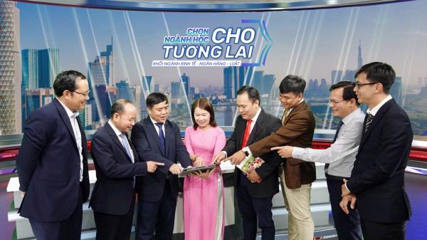 Những lưu ý quan trọng xét tuyển ngành kinh tế, ngân hàng, luật