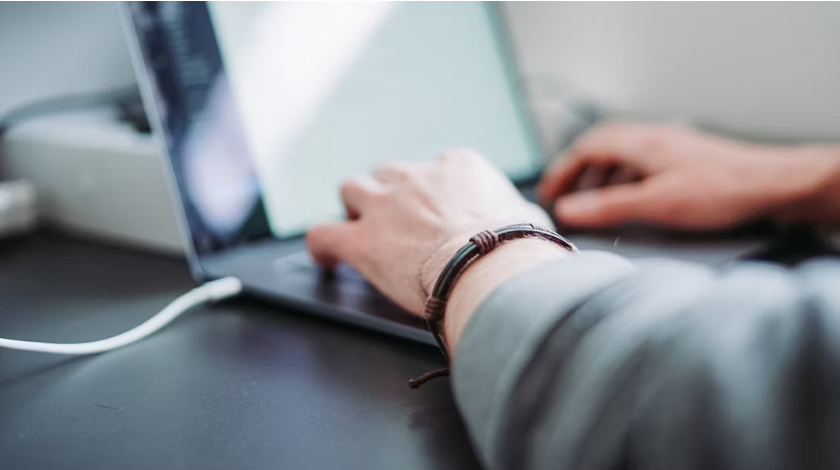 Những thói quen sạc kéo dài tuổi thọ pin cho MacBook