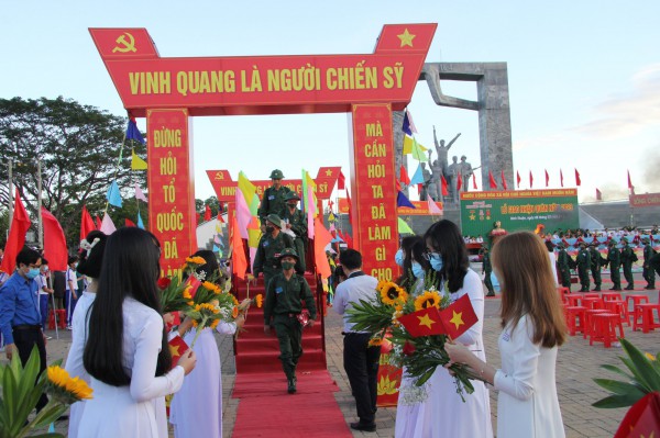 Ninh Thuận: 583 thanh niên viết đơn tình nguyện lên đường nhập ngũ Ninh Thuận: 583 thanh niên viết đơn tình nguyện lên đường nhập ngũ