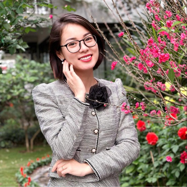 Nữ giảng viên xinh đẹp: Nữ giảng viên xinh đẹp: