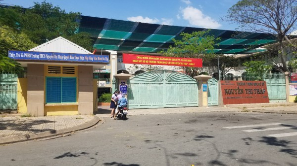 Nữ sinh bị bạn học đánh trong nhà vệ sinh