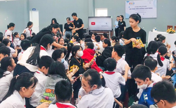 Phòng ngừa nguy hại trên không gian mạng cho học sinh