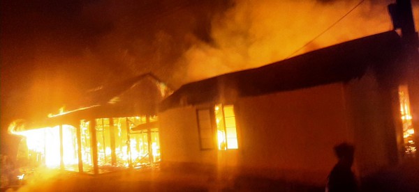 Quảng Nam: Đốt lửa sưởi ấm, hàng loạt ngôi nhà ở vùng cao cháy lan trong đêm Quảng Nam: Đốt lửa sưởi ấm, hàng loạt ngôi nhà ở vùng cao cháy lan trong đêm